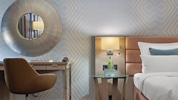 Standard Room, 1 King Bed (Quiet High Floor)