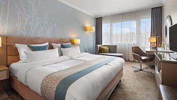 Standard Room, 1 King Bed (Quiet Mid Floor)