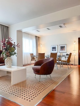 Grand Suite, 1 King Bed (Quiet High Floor)