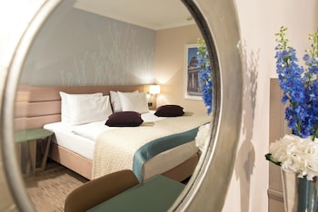 Standard Room, 1 King Bed