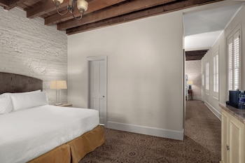 Premium Hermann House King