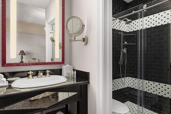 Premium Carriage House King