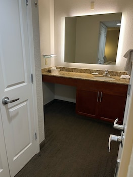 Studio, 1 King Bed with Sofa bed (Mobility/Hearing Accessible, Tub)