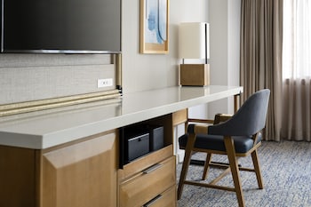 Deluxe Room, 1 King Bed, Balcony, Bay View
