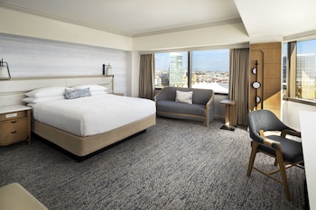 Deluxe Room, 1 King Bed, Bay View (Mobility/Hearing Access, Roll-in Shwr)