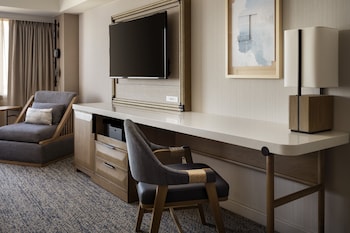 Deluxe Room, 2 Queen Beds, Balcony, Bay View
