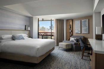 Deluxe Room, 1 King Bed, Balcony, City View