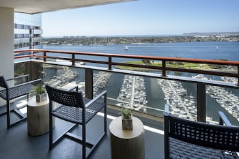 Deluxe Room, 2 Queen Beds, Bay View