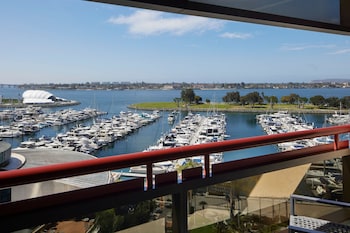 Deluxe Room, 1 King Bed, Bay View (Mobility/Hearing Accessible, Tub)
