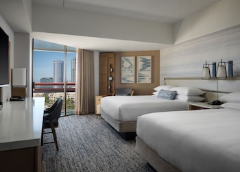 Room, 2 Queen Beds, City View (Hearing Accessible)