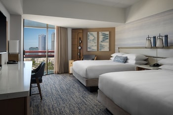 Room, 2 Queen Beds, City View, Corner