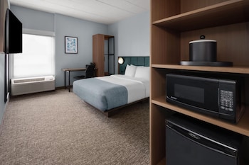 Room, 1 Queen Bed, Mobility Accessible, Non Smoking (Bathtub w/ Grab Bars)