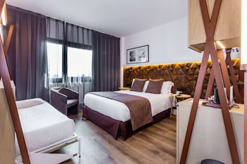Standard Room, Multiple Beds, Non Smoking