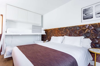 Standard Room, Multiple Beds, Non Smoking