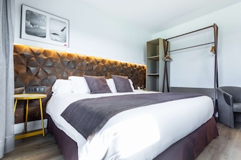 Standard Room, 1 King Bed, Non Smoking (Converts to 2 Twin Beds)