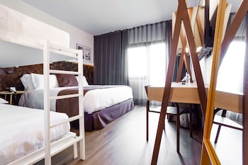 Standard Room, Multiple Beds, Non Smoking
