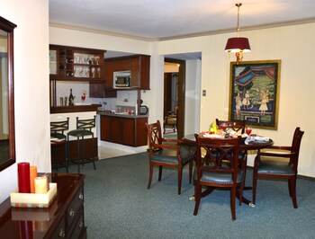 Senior Suite