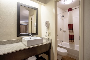 Premium Room, 1 King Bed (Upgraded Bedding & Snack, Smoke Free)
