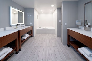Room, 2 Bedrooms, Accessible (Roll-In Shower)