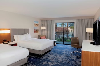 Room, 2 Queen Beds, Pool View