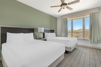 1 Bedroom 1 King or 2 Queens Suite Plus
