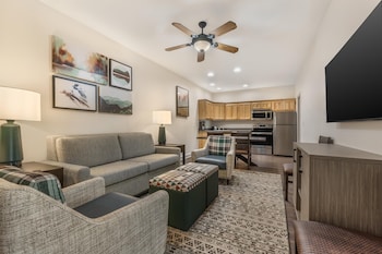 2 Bedroom 2 King Suite with Sofabed
