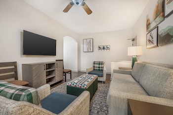2 Bedroom 2 King Suite with Sofabed