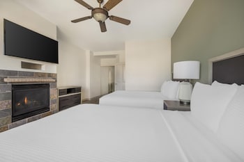 1 Bedroom 1 King or 2 Queens Suite Plus