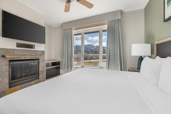 1 Bedroom 1 King Suite with Sofabed
