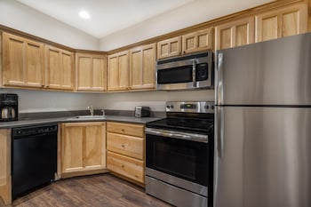 2 Bedroom 2 King Suite with Sofabed