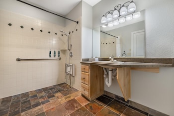 Studio 1 King with Roll-in Shower