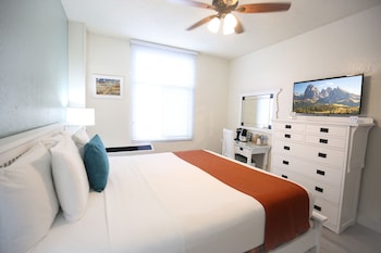 Standard Room, 1 Queen Bed
