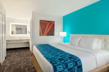 Studio Suite, 1 King Bed, Smoking