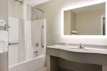 Room, 2 Queen Beds, Accessible, Non Smoking (Mobility)