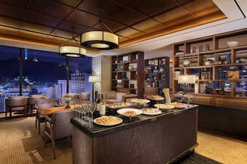 Premier Twin Room, Club Lounge Access (2 people)
