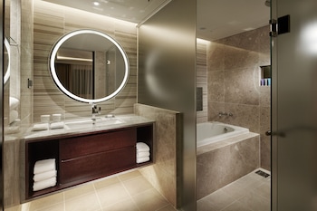Royal Suite, Club SKY Lounge Access