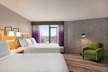 Standard Room, 2 Queen Beds, Roll-in Shower (Mobility)