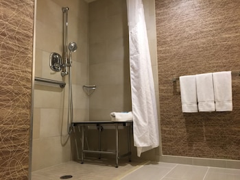 Standard Room, 2 Queen Beds, Accessible (Accessible Tub)