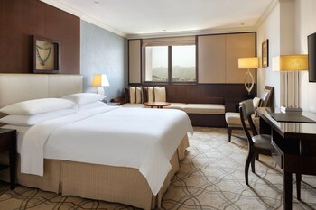 Executive Suite Club, 1 King Bed