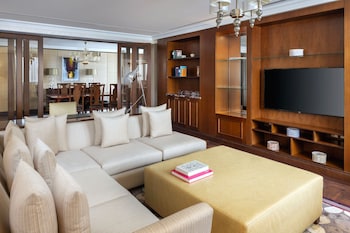 Royal Suite Club, 1 King Bed