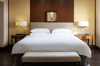Executive Suite Club, 1 King Bed