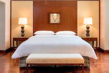 Executive Suite Club, 1 King Bed