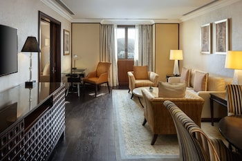 Executive Suite Club, 1 King Bed