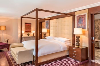 Royal Suite Club, 1 King Bed
