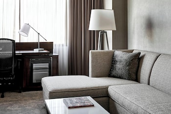 Junior Suite, 1 King Bed with Sofa bed (Hearing Accessible)
