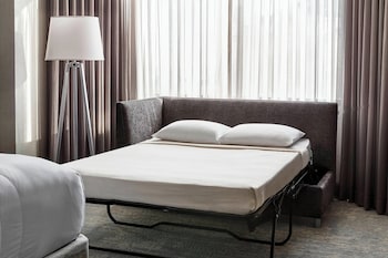 Junior Suite, 1 King Bed with Sofa bed (Hearing Accessible)