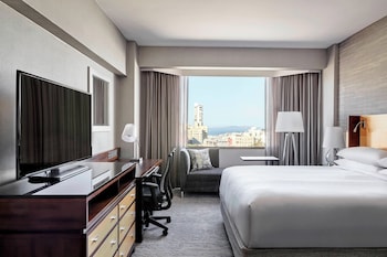 Junior Suite, 1 King Bed with Sofa bed (Hearing Accessible)