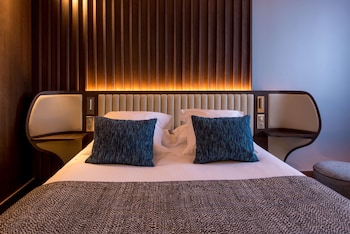 Classic Room, 1 Queen Bed, Non Smoking