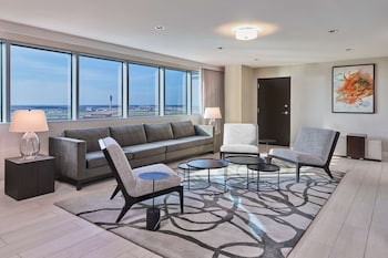 Junior Suite, One King Bed