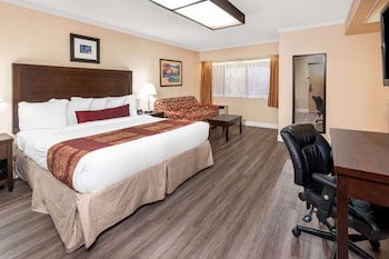 Suite, 1 King Bed, Non Smoking (with Sofabed)